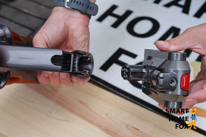 Dyson V12 Slim аккумулятор в системе click In